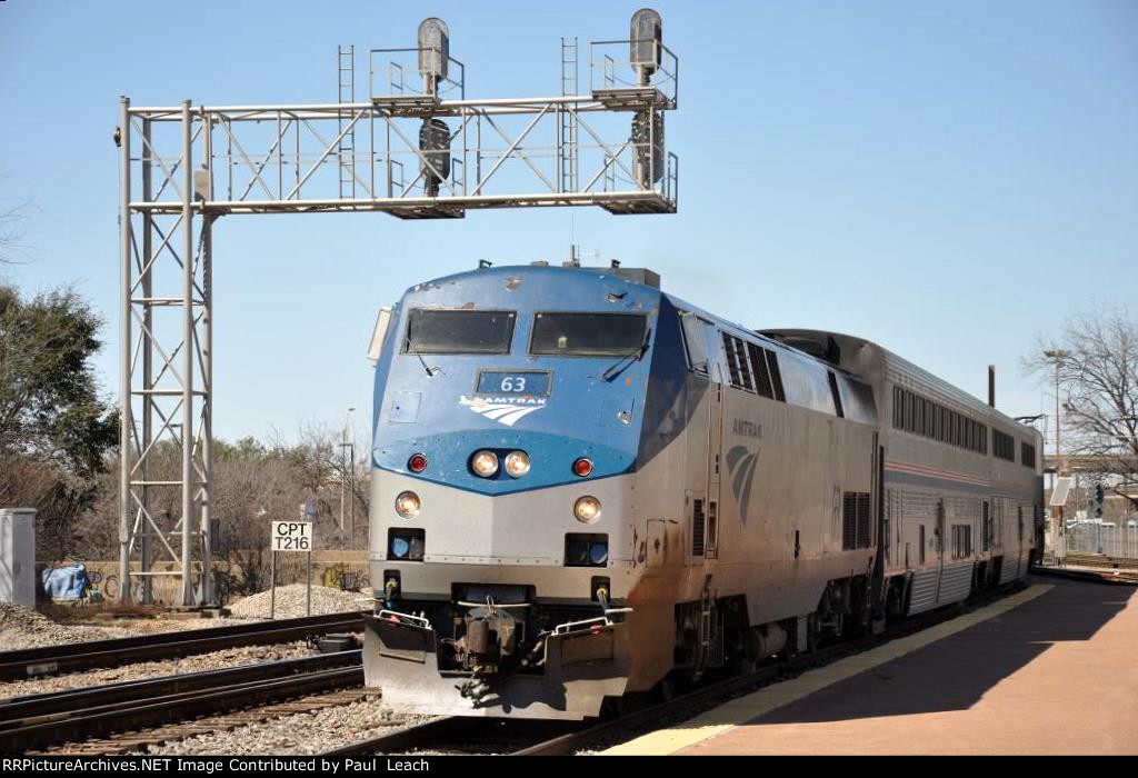 Eastbound "Texas Eagle" approaches the station